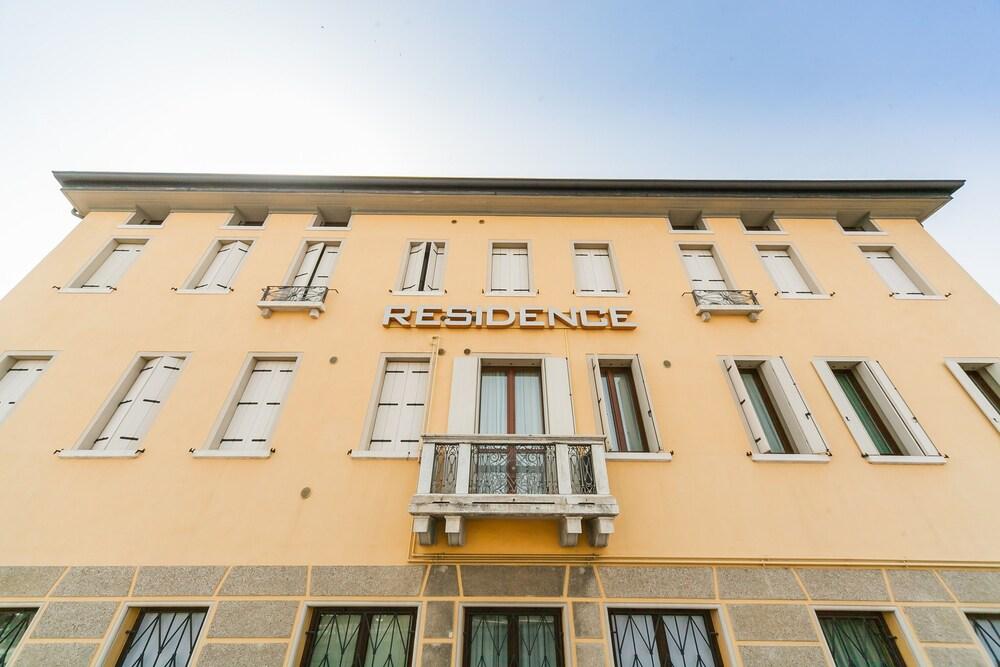 Palazzo Brando - Living Apartments Тревизо Экстерьер фото