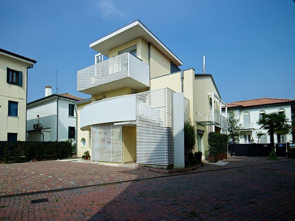 Palazzo Brando - Living Apartments Тревизо Экстерьер фото